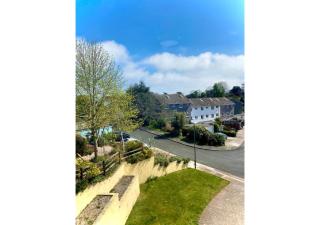 Hollywater Cheerful 3 bedroom home in Close with Pizza Oven - 8