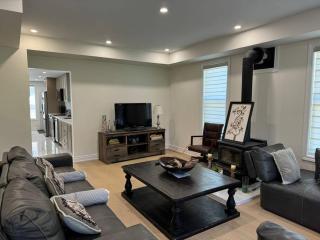 4-BDR Retreat near Niagara Falls - 0
