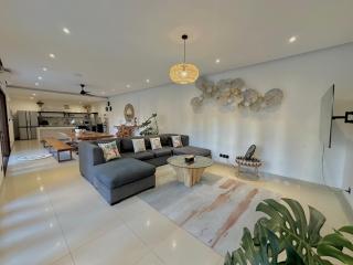 The 8 Bedroom Golden and Big Villa in Seminyak - Seminyak - 6