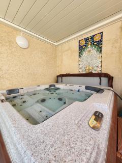 Nid douillet pour amoureux avec jacuzzi privatif - 4