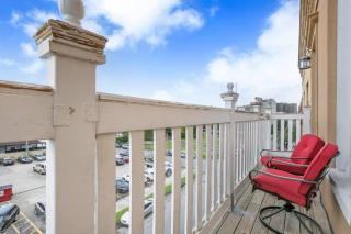 Carondelet Street Penthouse Close to City Attractions - New Orleans - 4