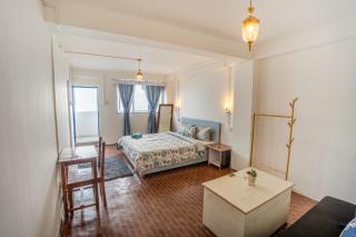 Monratino The snow roost- 10 mins walking distance from mall road- Attached balcony with Kanchenjunga Mountain View-Kitchen available - Darjeeling - 9