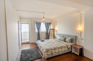 Monratino The snow roost- 10 mins walking distance from mall road- Attached balcony with Kanchenjunga Mountain View-Kitchen available - Darjeeling - 6