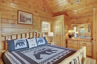 A Taste Of Honey is a dog-friendly two bedroom true log cabin nestled inside the Starr Crest resort - Sevierville - 3