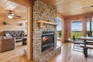 Amazing View Lodge, Your Ultimate 5-Bedroom Cabin Retreat in Sky Harbor Resort - 3