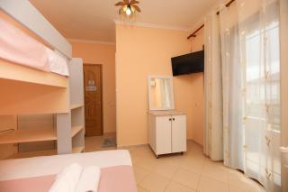Vila Feliz - Premium Rooms with Free Private Parking - Vlorë - 9