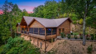 Take Me Down to "Bearadise City", a Luxurious 4 BR Cabin Nestled in the Cobbly Knob Resort! - Gatlinburg - 3