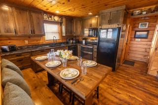 High Mountain Mist A Beautiful 4 Bedroom Cabin in Starr Crest Resort with hot tub and pool table - 5