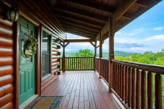 Escape to Honey Cabin for stunning mountain views, cozy comforts and a serene retreat - 9