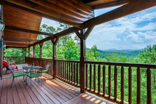 Escape to Honey Cabin for stunning mountain views, cozy comforts and a serene retreat - 1