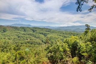 Bearhemain Rhapsody, a Private Cabin with Incredible Mountain Views, Near Dollywood!! - 1