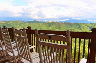 Bearhemain Rhapsody, a Private Cabin with Incredible Mountain Views, Near Dollywood!! - 3