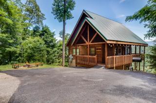 Bearhemain Rhapsody, a Private Cabin with Incredible Mountain Views, Near Dollywood!! - Sevierville - 8