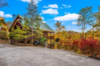 Sharp Dressed Bear is an Amenity Packed 4 Bedroom Cabin with Beautiful Views of The Smoky Mountains! - Sevierville - 7