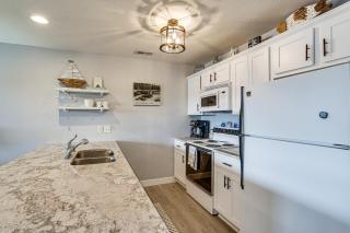 View, Pool and Lake Access Osage Beach Condo! - Osage Beach - 4
