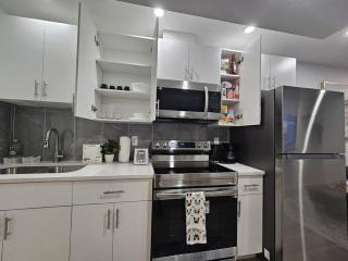 Parkside Basement Suite - 3