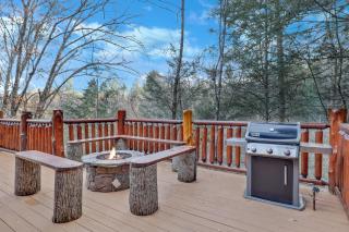 Waters Edge Lodge an Incredible dog friendly cabin that is perfect for family gatherings - 7