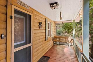 Lazy Bear Valley is a rustic cabin retreat just minutes from Gatlinburg! - 3