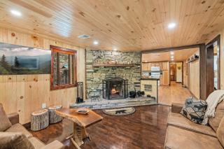 Lazy Bear Valley is a rustic cabin retreat just minutes from Gatlinburg! - 2