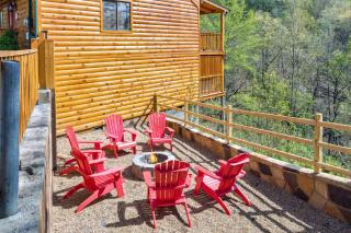 Smoky Nights is an enticing retreat just minutes from the Pigeon Forge Parkway! - 3