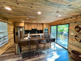 Experience luxury at Smoky Mountain Hideaway, just 5 miles from downtown Gatlinburg - Gatlinburg - 4