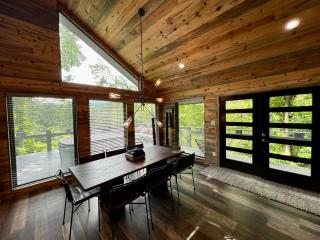 Experience luxury at Smoky Mountain Hideaway, just 5 miles from downtown Gatlinburg - Gatlinburg - 3