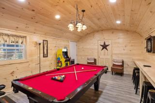 Welcome to Bearfeet Retreat a pristine cabin in a quiet corner in the heart of Wears Valley - 6