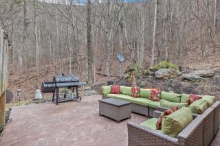 Welcome to Bearfeet Retreat a pristine cabin in a quiet corner in the heart of Wears Valley - Sevierville - 5
