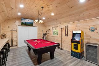 Welcome to Bearfeet Retreat a pristine cabin in a quiet corner in the heart of Wears Valley - 2