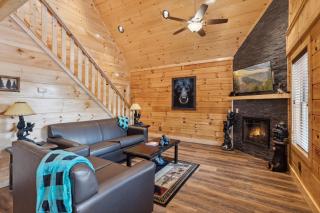 The 3 Bears is a newly built 3 Bedroom Cabin only 3 minutes from the Parkway! - Pigeon Forge - 6