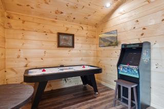 The 3 Bears is a newly built 3 Bedroom Cabin only 3 minutes from the Parkway! - Pigeon Forge - 5