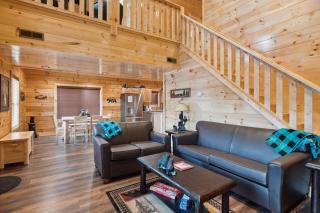 The 3 Bears is a newly built 3 Bedroom Cabin only 3 minutes from the Parkway! - Pigeon Forge - 4