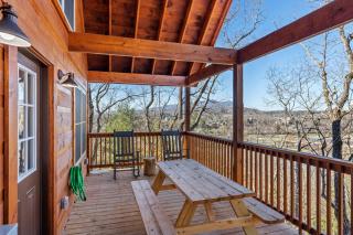 LOCATION 1 Bed 2 Bath Dolly Bear Hideaway located less than a mile from the Pigeon Forge strip - 7