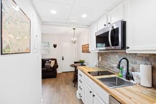 Beary Convenient is a Newly Renovated King Suite Condo in the heart of Gatlinburg with pools - 7