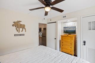 Beary Convenient is a Newly Renovated King Suite Condo in the heart of Gatlinburg with pools - 6