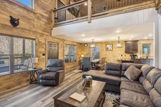 Embrace the Wild at the "Rustic Bear" Your Cozy Cabin Escape! - 6