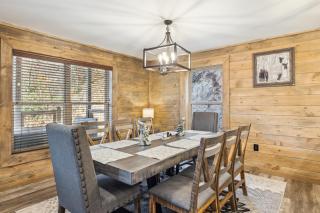 Embrace the Wild at the "Rustic Bear" Your Cozy Cabin Escape! - Gatlinburg - 1