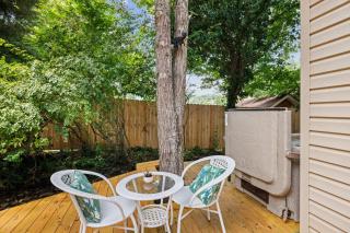 Little Bear Cottage is located only a half-mile away from downtown Gatlinburg! - 8