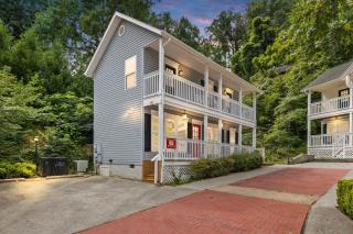 Downtown Dolly is a 2 bed 2bath creekside cottage only a half mile from downtown Gatlinburg - 9