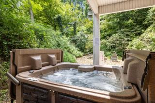 Downtown Dolly is a 2 bed 2bath creekside cottage only a half mile from downtown Gatlinburg - Gatlinburg - 7