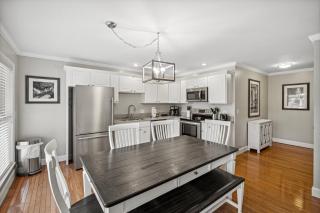 Downtown Dolly is a 2 bed 2bath creekside cottage only a half mile from downtown Gatlinburg - 4