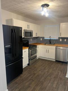 Spacious 3BR Oasis - Mableton - 4