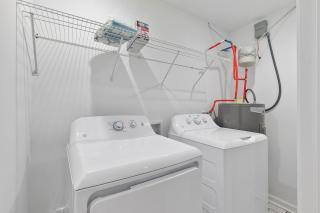 Comfy 2 bedroom w Free Parking - 2