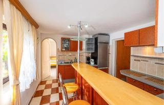 Lovely Apartment In Rovanjska - 7