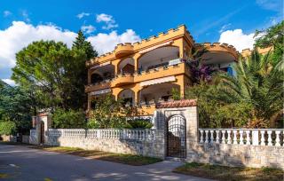 Lovely Apartment In Rovanjska - Rovanjska - 9