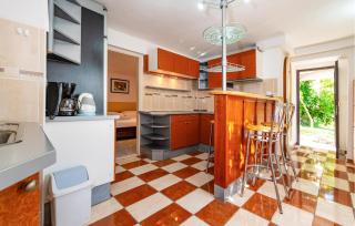 Lovely Apartment In Rovanjska - Rovanjska - 6