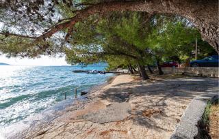 Lovely Apartment In Rovanjska - 3