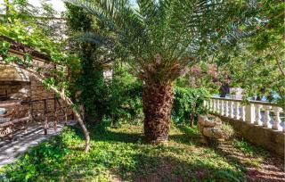 Lovely Apartment In Rovanjska - 4