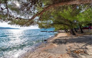 1 Bedroom Nice Apartment In Rovanjska - 9