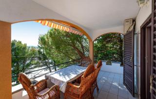 1 Bedroom Nice Apartment In Rovanjska - 3